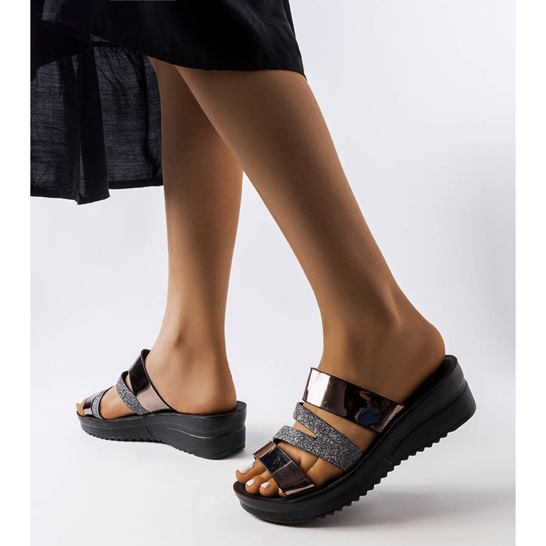 Papucii gri strălucitori ai lui Loli negru 1