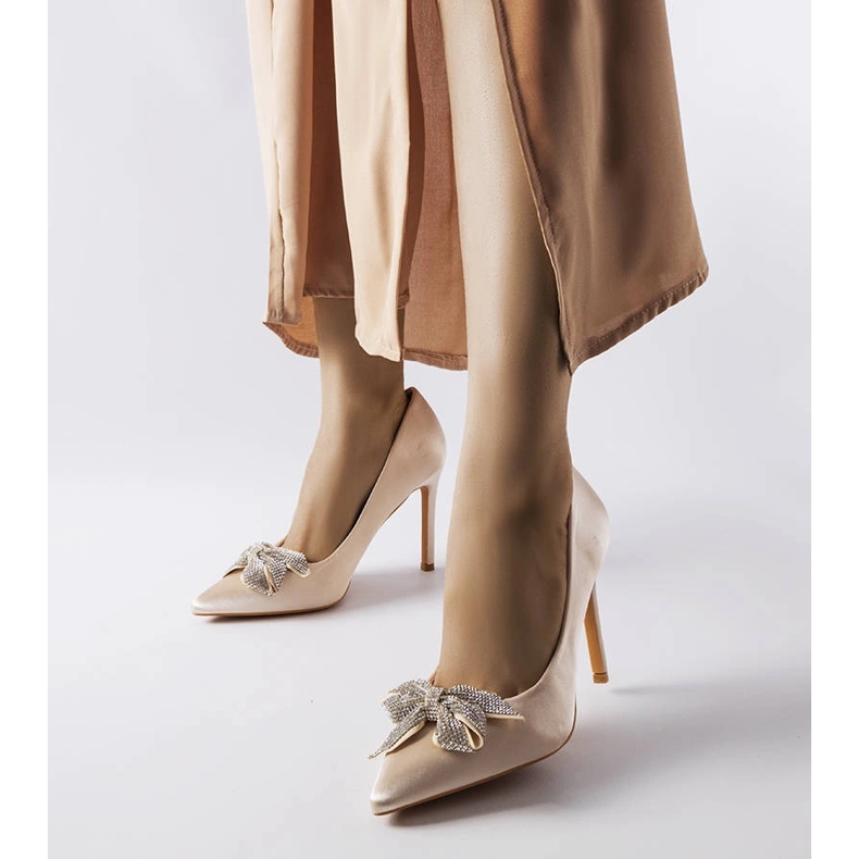 Ace bej cu finisaj satinat și fundă Mia 1