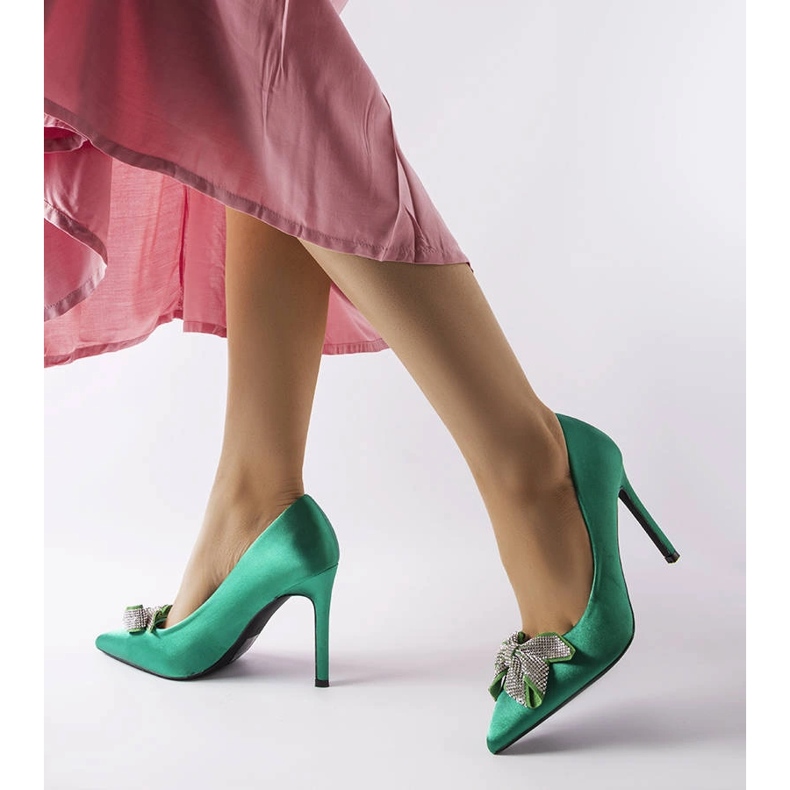 Ace verzi cu finisaj satinat și fundă Mia verde 2 Ace verzi cu finisaj satinat și fundă Mia verde 2