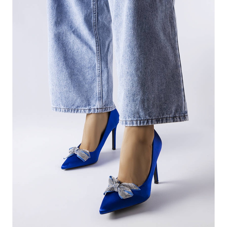 Ace albastre cu finisaj satinat și fundă Mia albastru 1