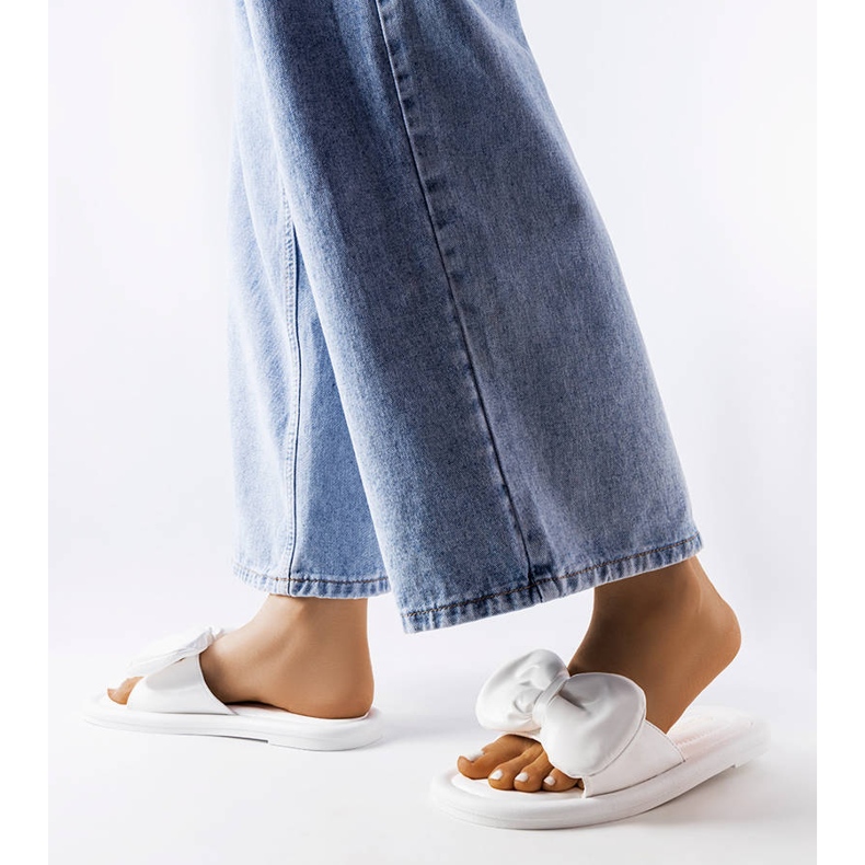 Papuci albi cu fundita de la Lende 2 Papuci albi cu fundita de la Lende 2