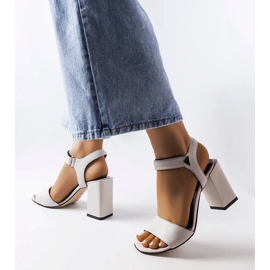 Sandale gri pe post de la Karino 1