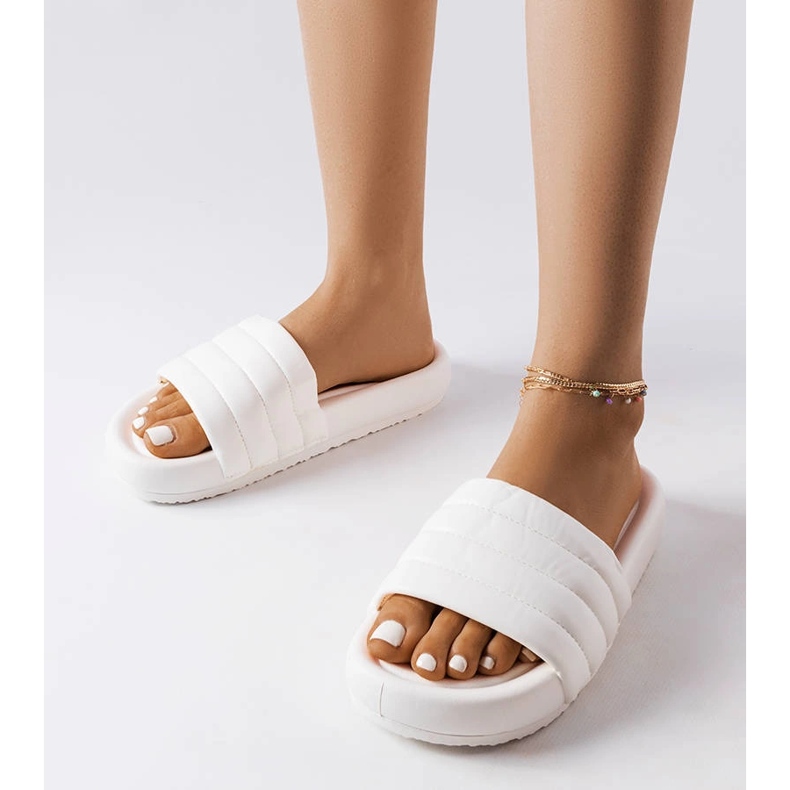 Flip-flops albi decorati cu matlasare Dorene 1