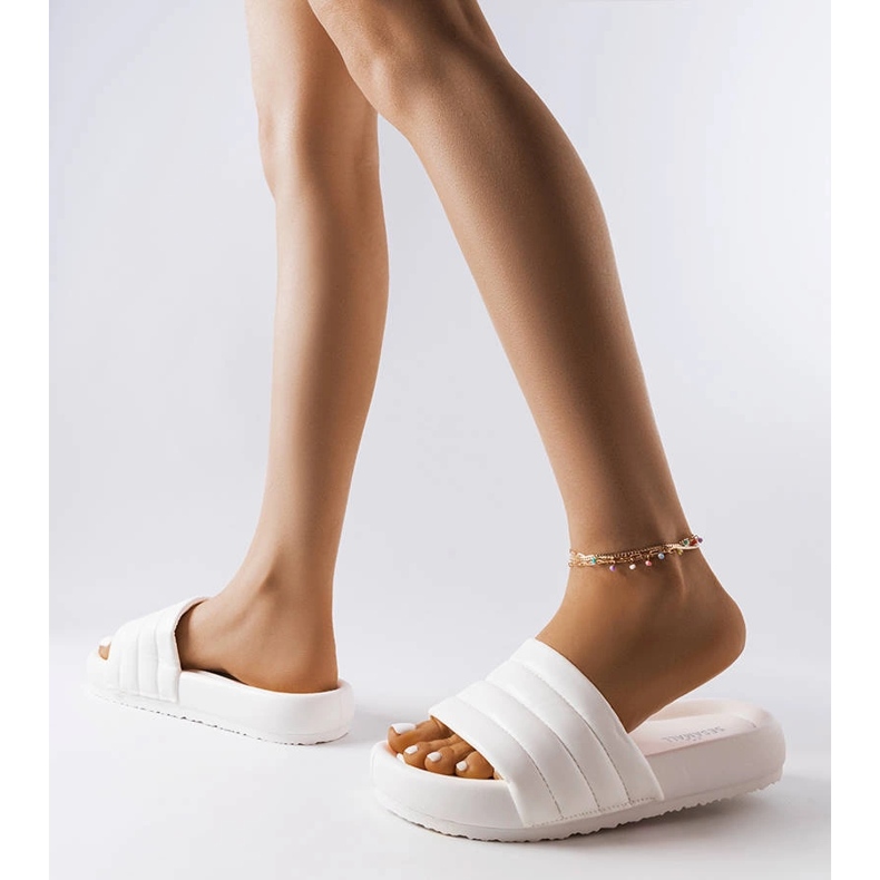 Flip-flops albi decorati cu matlasare Dorene 2