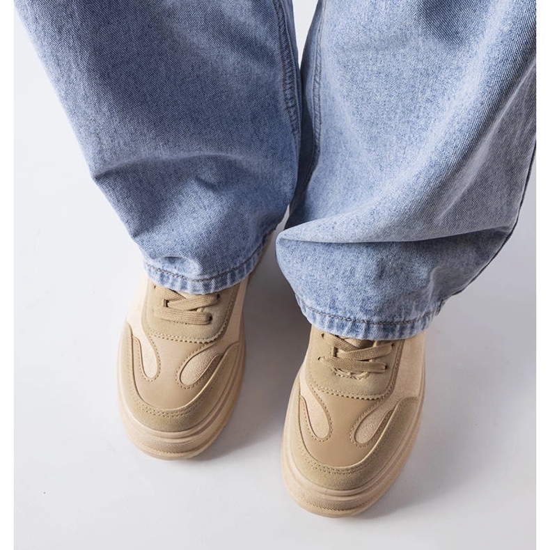 Adidași cu platformă bej 2