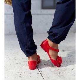 Balerini roșii cu o floare roșu 1