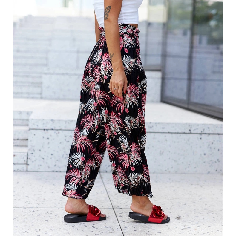 Tobogane roșii cu căptușeală decorativă de la Caggio roșu 1 Tobogane roșii cu căptușeală decorativă de la Caggio roșu 1