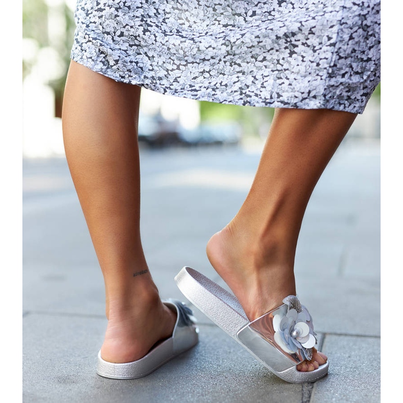 Tobogane argintii cu partea superioara decorativa de la Caggio 1