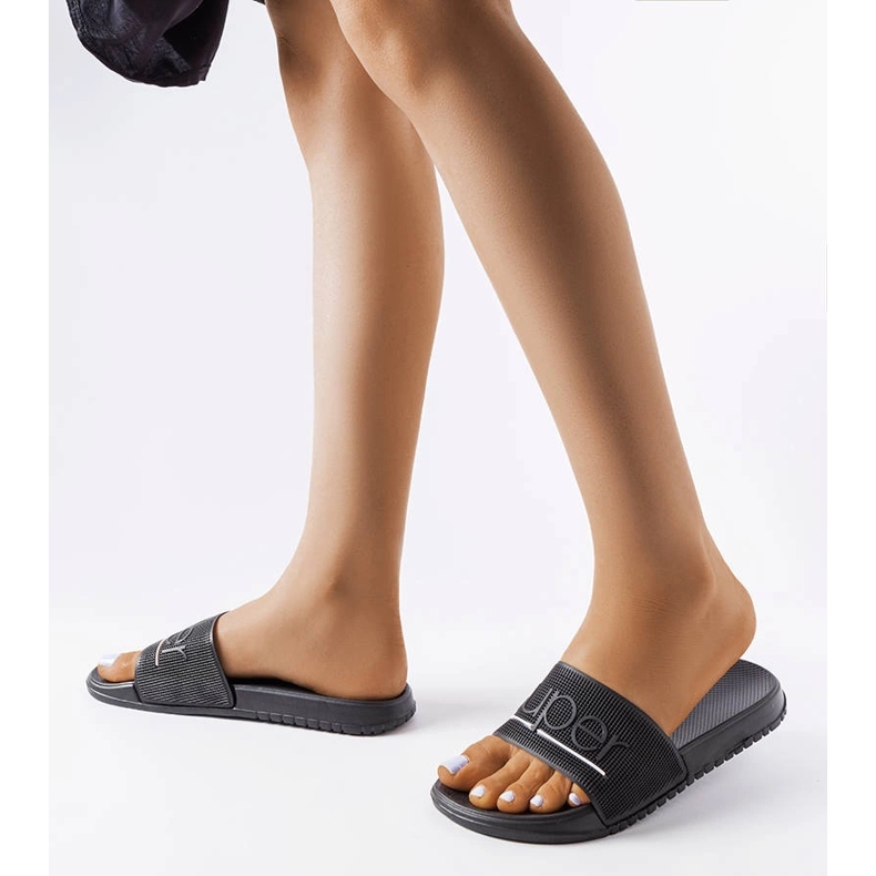 Tobogane de cauciuc negru de la Azelio 1