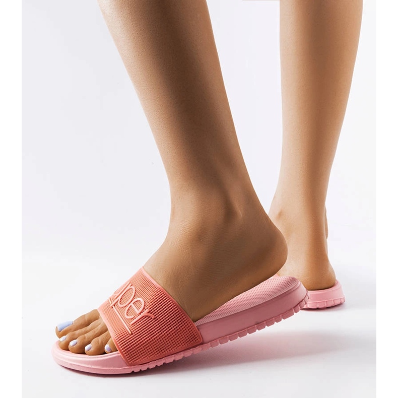 Papuci de cauciuc roz de la Azelio 1