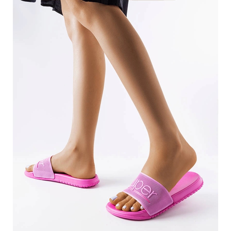 Papuci de cauciuc roz de la Azelio 2