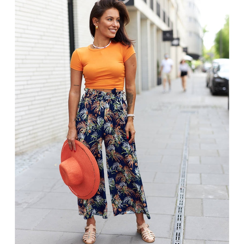 Sandale bej decorate cu strasuri de la Gaetano 1