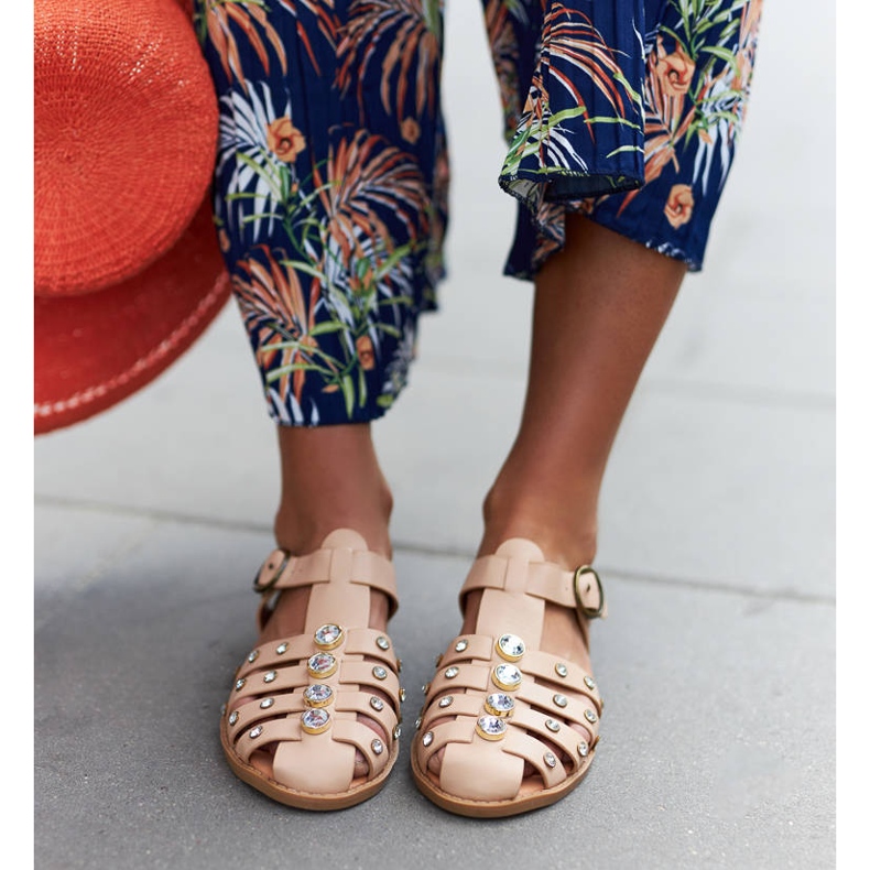 Sandale bej decorate cu strasuri de la Gaetano 2