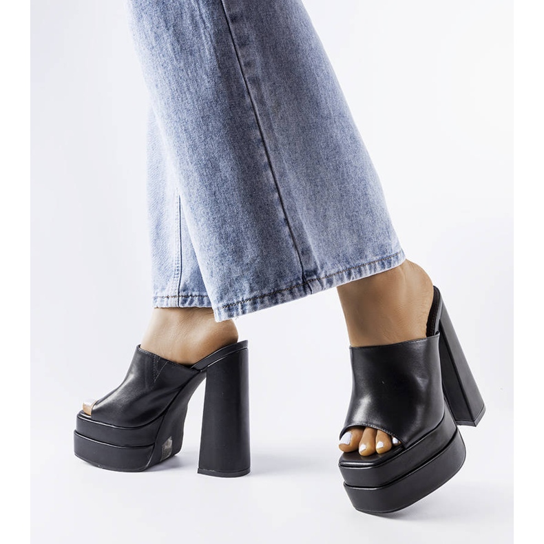 Sandale negre cu toc înalt de la Mertzon negru 1 Sandale negre cu toc înalt de la Mertzon negru 1