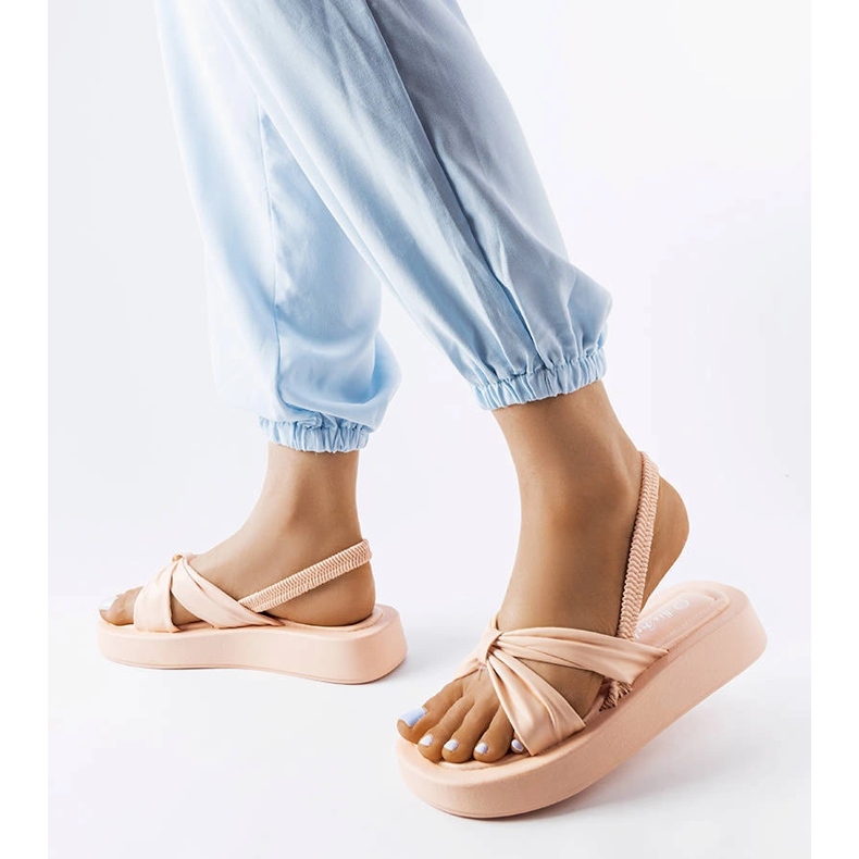 Sandale cu platformă bej de la Montagna 2