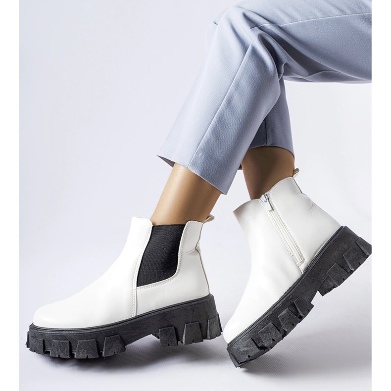 Botine masive Petronio albe și negre 1