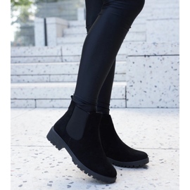 Cizme Sabre din piele ecologică izolată de culoare neagră negru 1 Cizme Sabre din piele ecologică izolată de culoare neagră negru 1