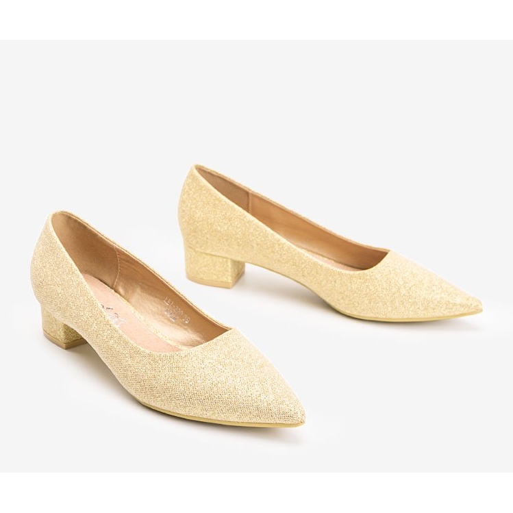 Pompele de aur pe un post inferior Kennedy 1