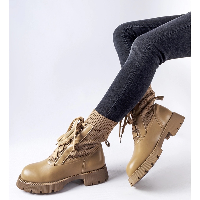 Cizme cu șosete ajurate bej de la Portico 1 Cizme cu șosete ajurate bej de la Portico 1