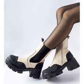 Botine masive cu slip-on bej și negru de la Mafalda 1 Botine masive cu slip-on bej și negru de la Mafalda 1