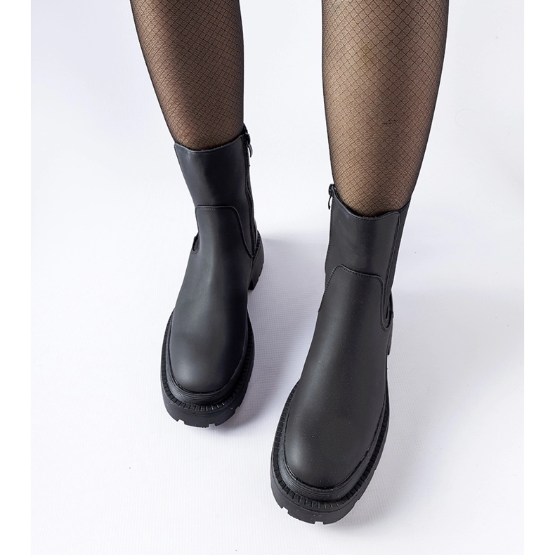 Botine negre masive izolate de la Banaudon negru 1