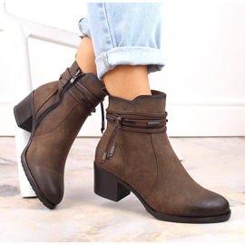 Cizme de damă cu toc înalt cu decor, izolate maro Jezzi ASA128-37 2