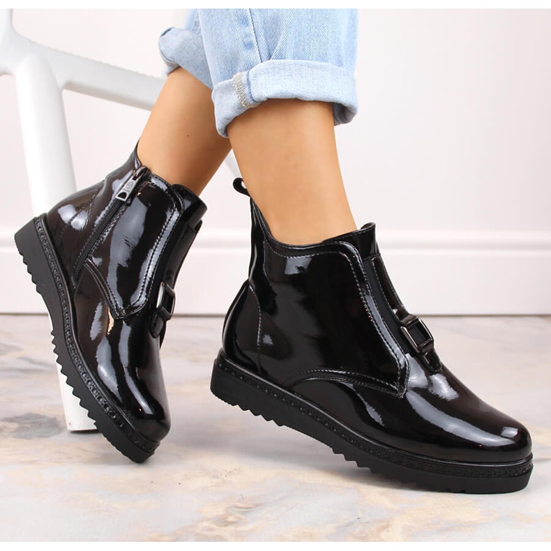 Cizme de damă plate, izolate, negre Vinceza 58148 patentate negru 1 Cizme de damă plate, izolate, negre Vinceza 58148 patentate negru 1