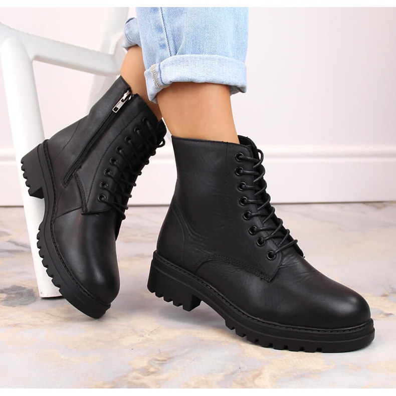 Ghete de dama din piele, izolate, negre, T.Sokolski Z23-317 negru 1