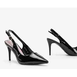 Pompe negre lăcuite pe o centură Cindy negru 1