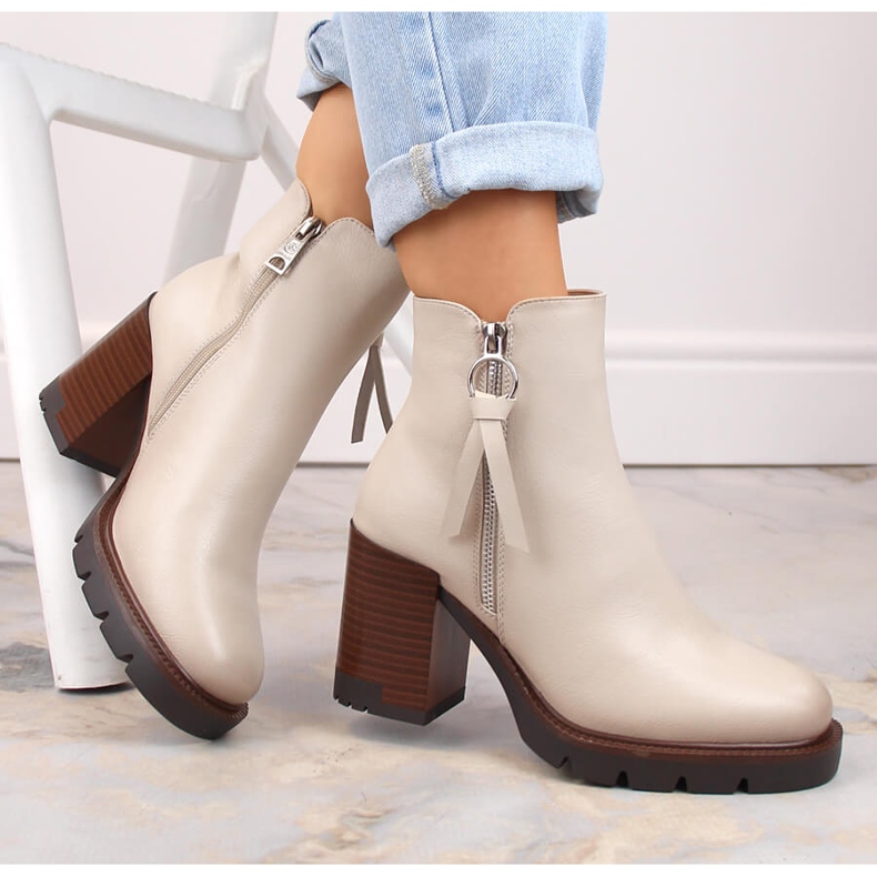 Botine de damă izolate bej și platformă Vinceza 58103 1