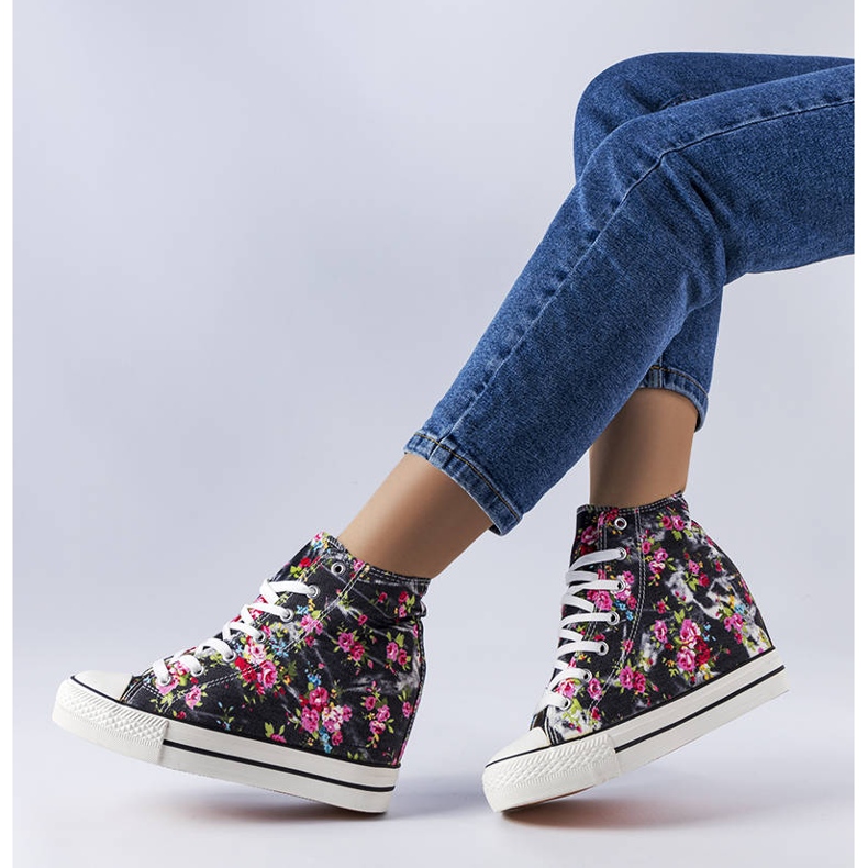 BM Tenisi negri cu pană cu flori de la Fouquet negru 2