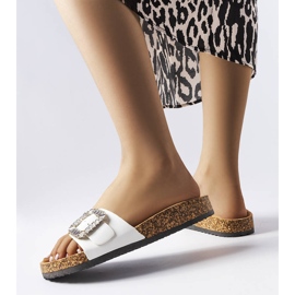 BM Flip-flops albi decorati cu strasuri Millicent 2