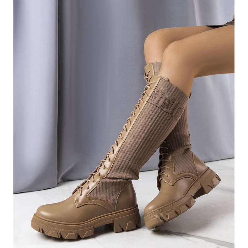 BM Cizme maro cu șireturi de la Montis 1 BM Cizme maro cu șireturi de la Montis 1