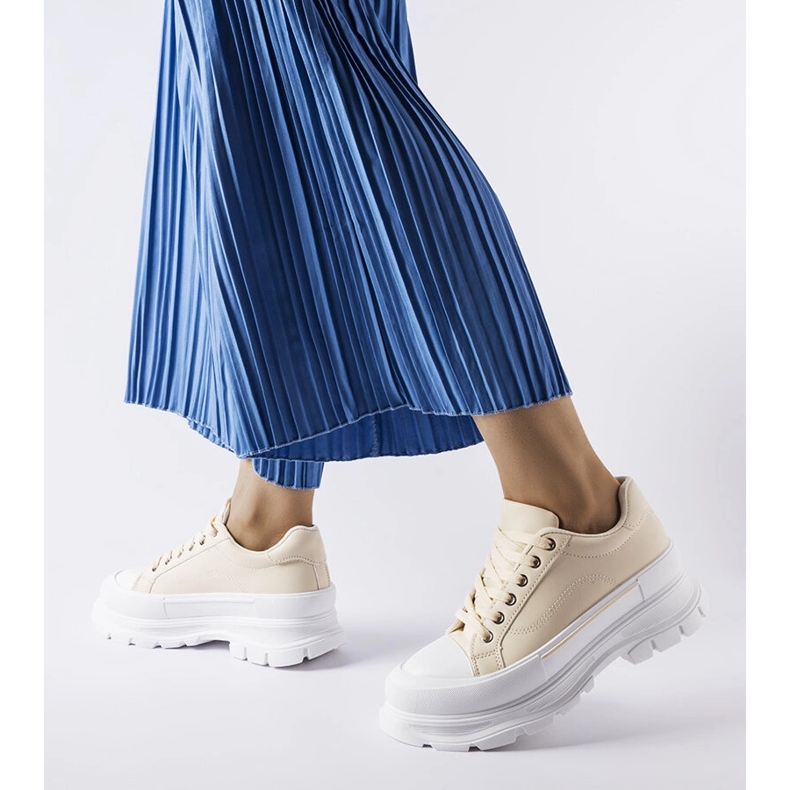 Adidași bej cu platformă înaltă de la Kari 1