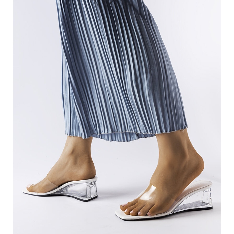 Glisoare albe transparente de la Wyatt incolor 1