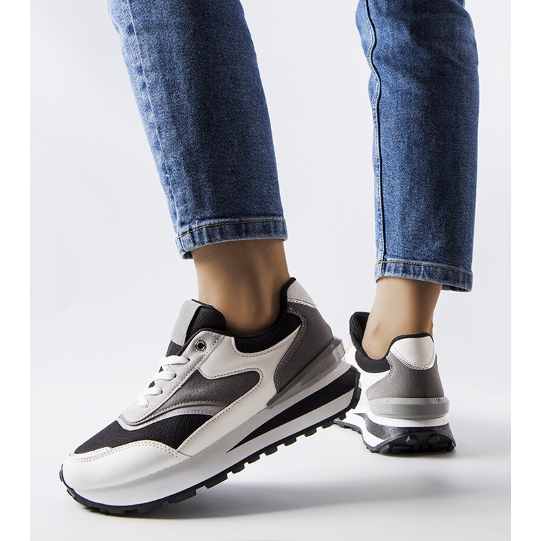 Inna Adidași cu platformă alb-negru de la Doirons 1