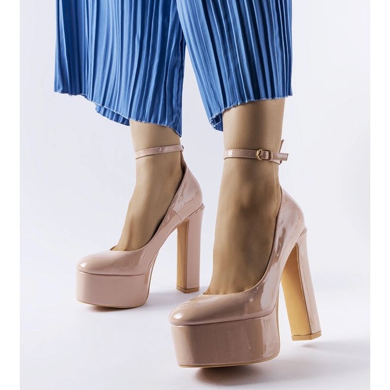 Pompe cu toc înalt bej de la Colle 1