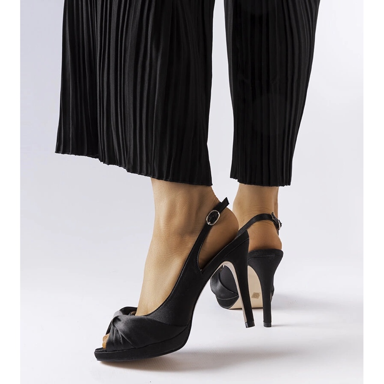 Sandale negre cu toc inalt de la Crispin negru 1