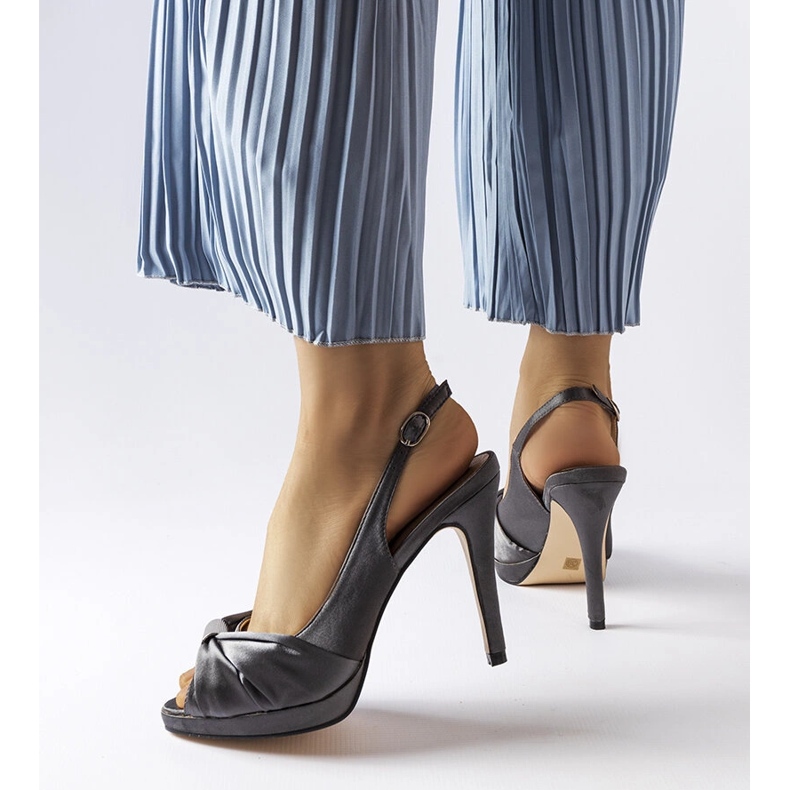 Sandale gri închis cu toc înalt de la Crispin 1