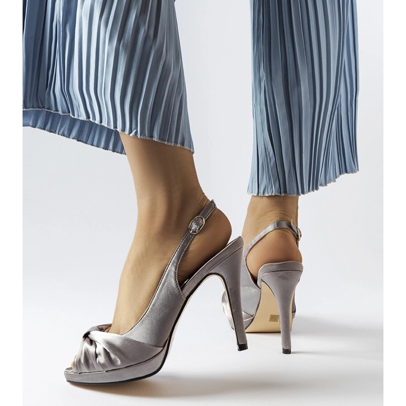 Sandale gri deschis cu toc inalt de la Crispin 2