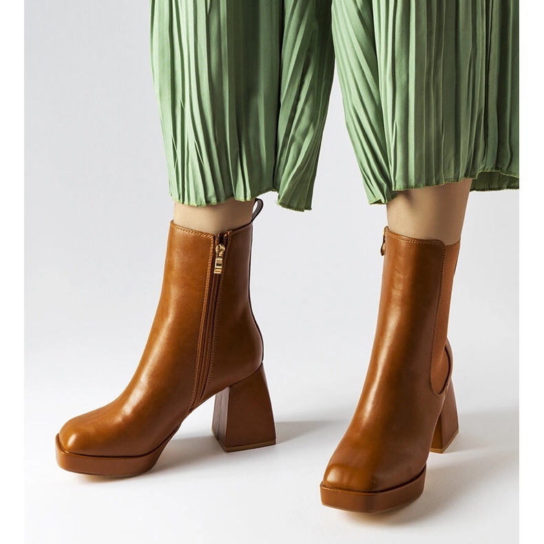 Cizme maro cu toc gros de la Watson 1 Cizme maro cu toc gros de la Watson 1