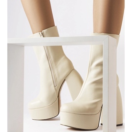 Cizme bej cu toc inalt de la Baratti 2 Cizme bej cu toc inalt de la Baratti 2