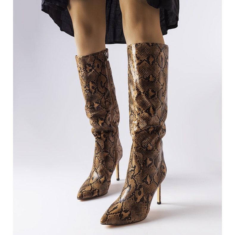 Cizme cu toc inalt din piele de sarpe maro carmin 1