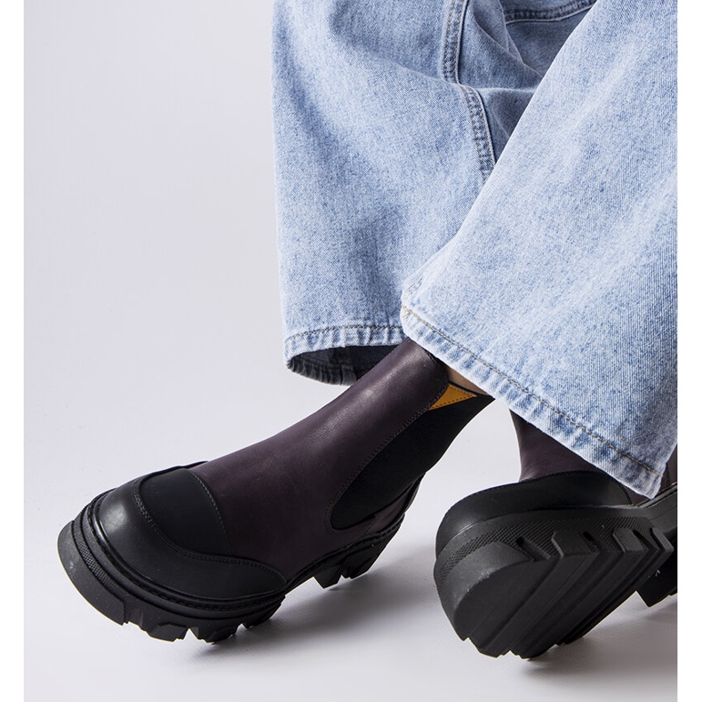 Cizme slip-on negre și mov de la Sibyla violet 2