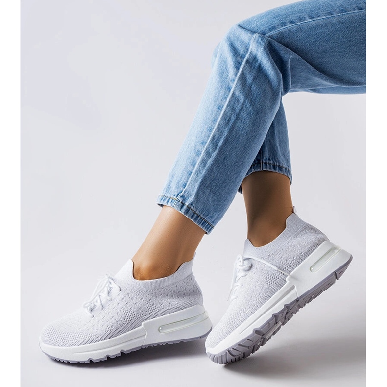 Inna Adidasi albi decorati cu un fir argintiu de la Randolph 1