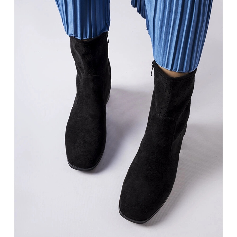 Botine negre cu partea superioară perforată de la Cavallo negru 1