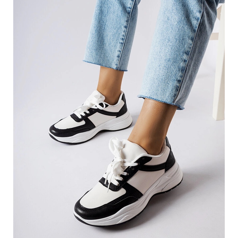 Pantofi alb-negru cu accente de piele de șarpe de la Diego 1