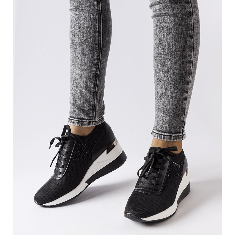 Inna Tenisi negri cu pană cu strasuri de la Vala negru 1 Inna Tenisi negri cu pană cu strasuri de la Vala negru 1