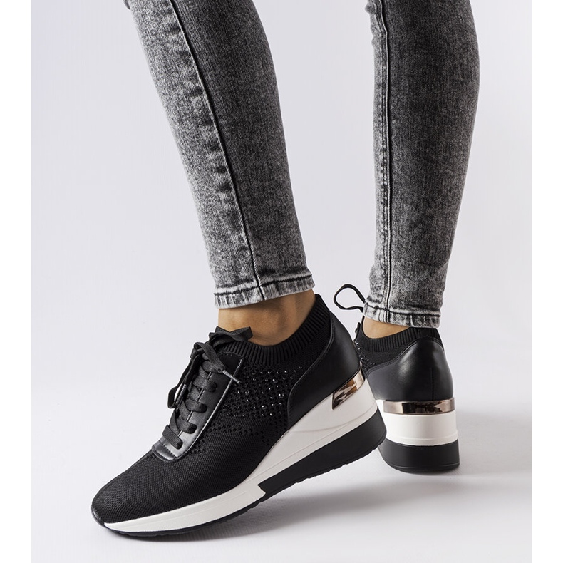 Inna Tenisi negri cu pană cu strasuri de la Vala negru 2 Inna Tenisi negri cu pană cu strasuri de la Vala negru 2