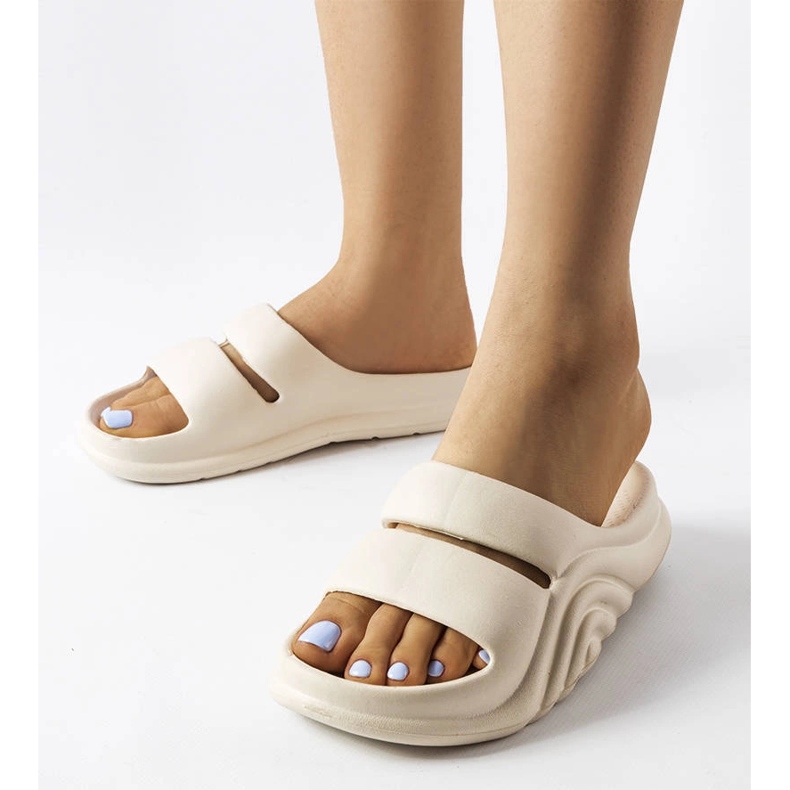 Tobogane de cauciuc bej de la Geneve 1